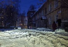 «Никогда такого не было, и вот опять»: Киров «потихоньку» заваливает снегом